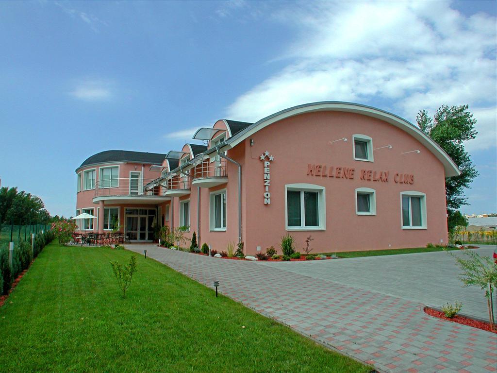 Penzion Hellene Пиещани Екстериор снимка
